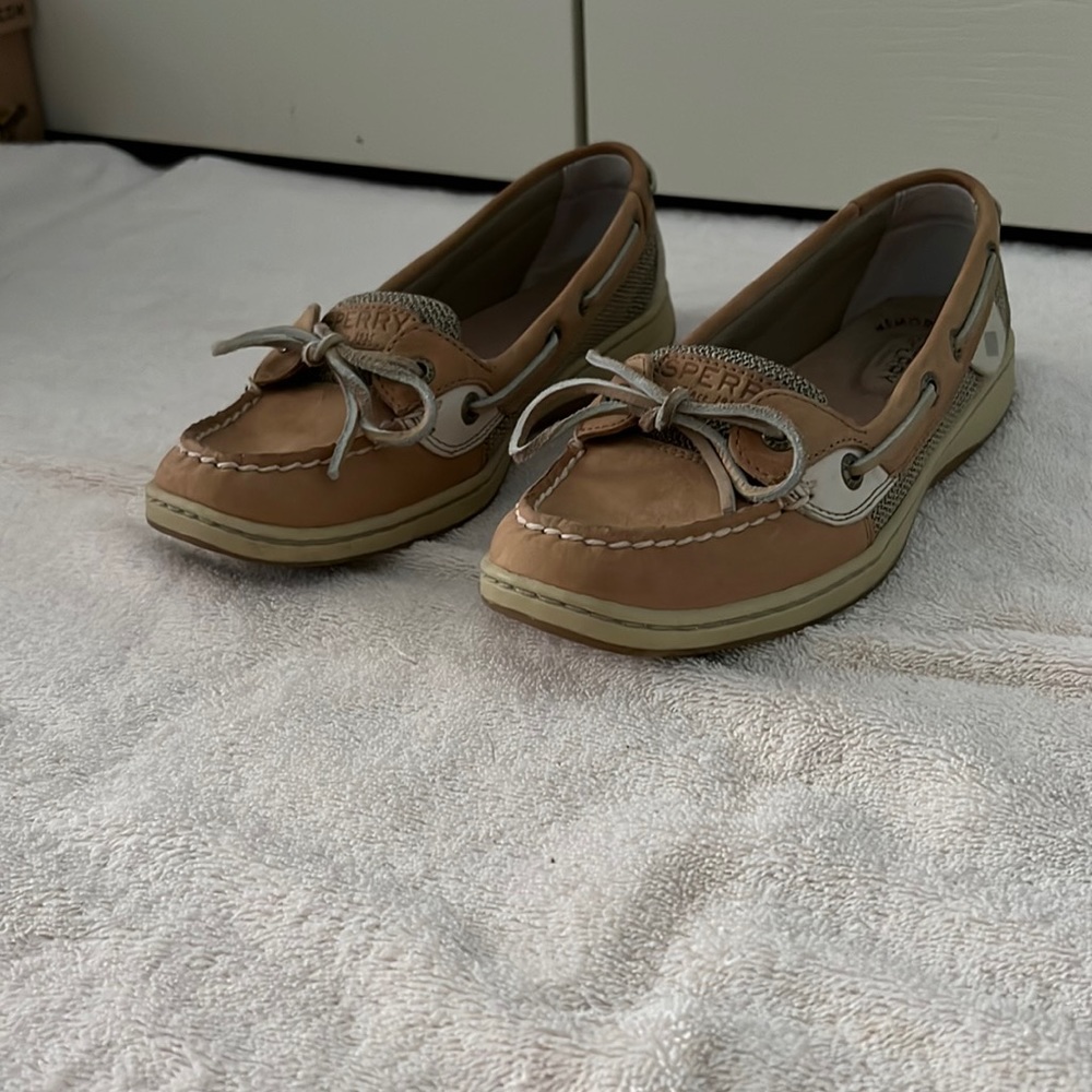 Sperry Chestnut Leather Boat Shoes!!